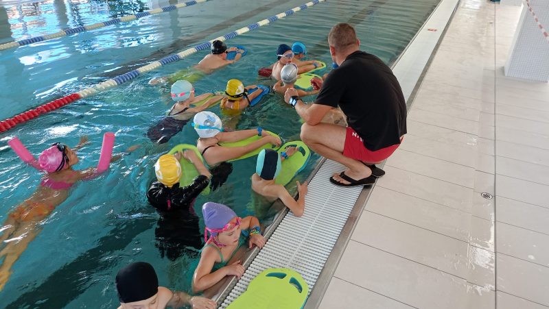 Klasa 2 rozpoczyna naukę pływania 🏊🏻‍♂️🛟🥽