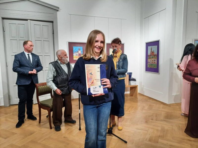 🎨Kolejny artystyczny sukces naszych uczennic!🏆
